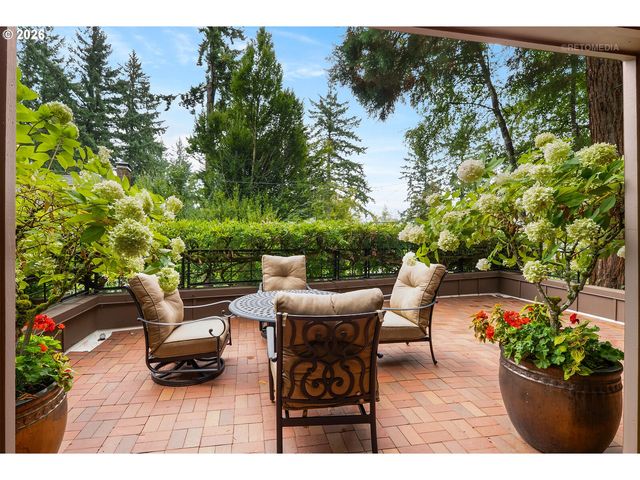 2801 Sw HILLSBORO St, Portland, OR 97239