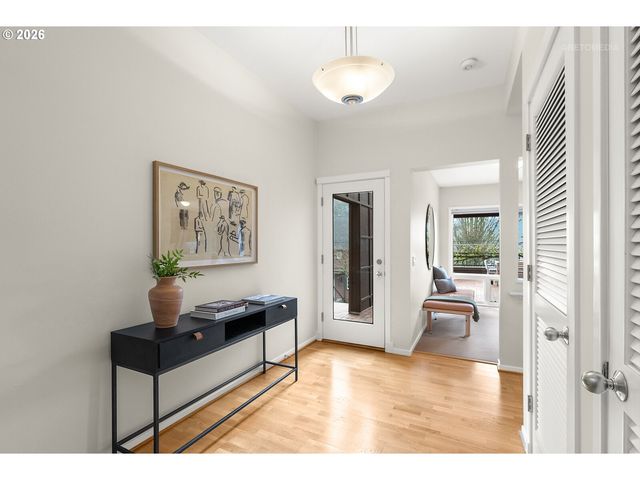 2801 Sw HILLSBORO St, Portland, OR 97239