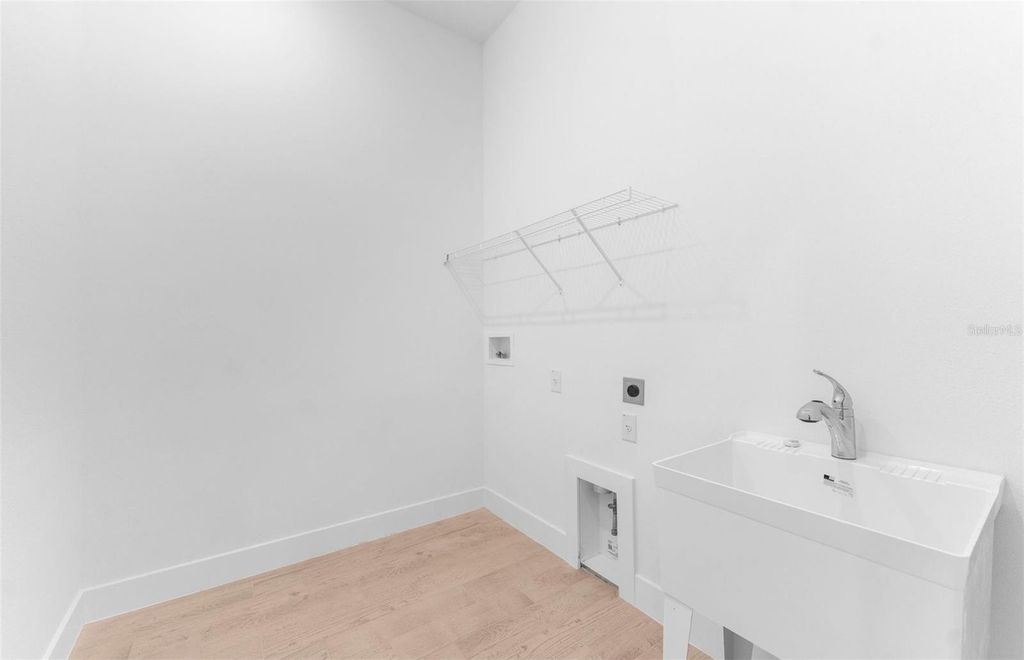 Image 16 of property listing at 5189 EVERLONG DRIVE, Apollo Beach, FL 33572