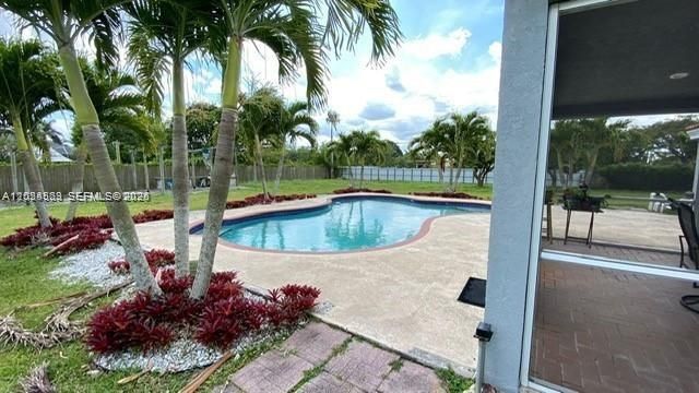 21080 SW 242nd St, Homestead, FL 33031