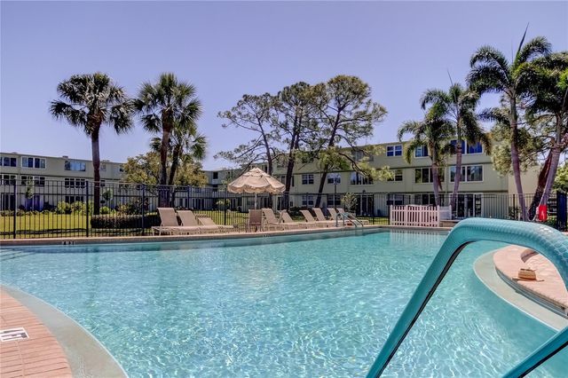 4890 BAY STREET NE 323, St Petersburg, FL 33703