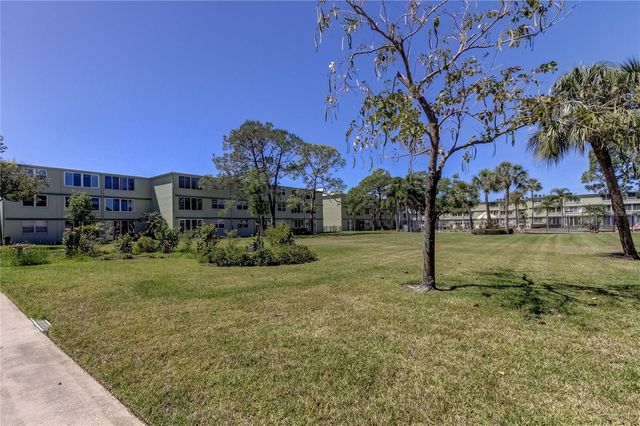 4890 BAY STREET NE 323, St Petersburg, FL 33703