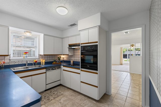 3915 Glenbrook Drive, Arlington, TX 76015