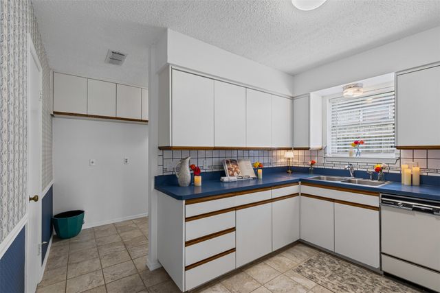 3915 Glenbrook Drive, Arlington, TX 76015