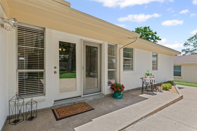 3915 Glenbrook Drive, Arlington, TX 76015