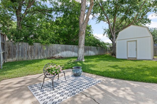 3915 Glenbrook Drive, Arlington, TX 76015