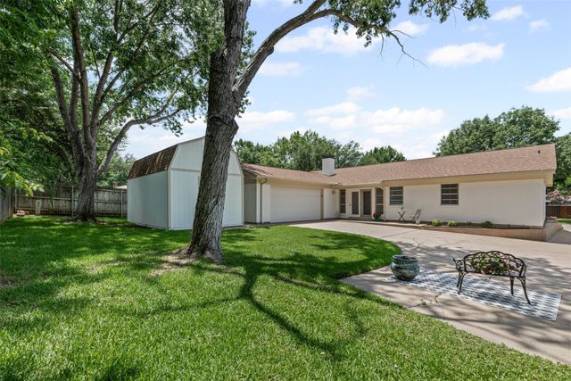 3915 Glenbrook Drive, Arlington, TX 76015