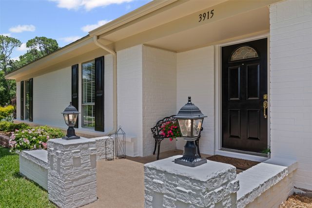 3915 Glenbrook Drive, Arlington, TX 76015