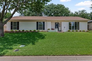 3915 Glenbrook Drive, Arlington, TX 76015