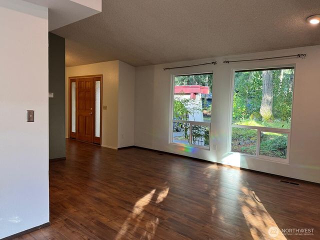 4203 Timberline Drive SE, Lacey, WA 98503