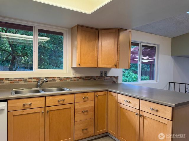 4203 Timberline Drive SE, Lacey, WA 98503