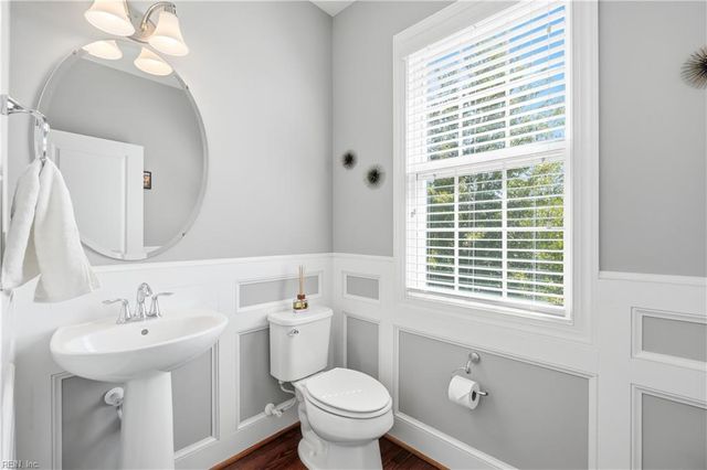 4907 Settlers Market BLVD, Williamsburg, VA 23188