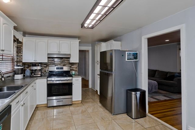 15 Monticello Ave, Springfield, MA 01109