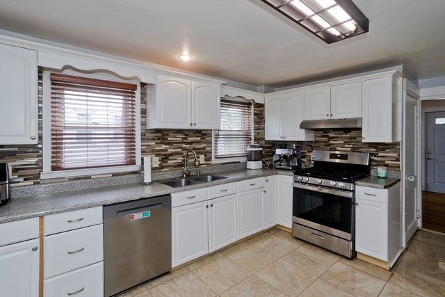 15 Monticello Ave, Springfield, MA 01109