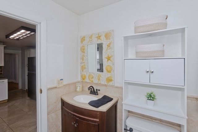 15 Monticello Ave, Springfield, MA 01109