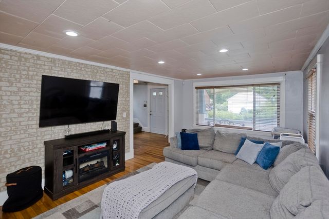 15 Monticello Ave, Springfield, MA 01109