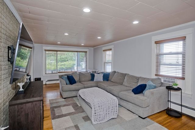 15 Monticello Ave, Springfield, MA 01109