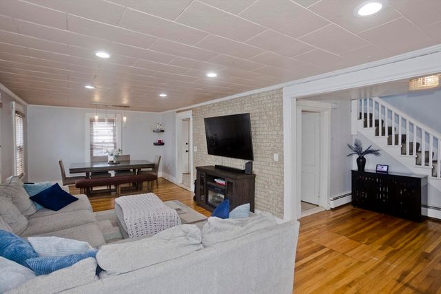 15 Monticello Ave, Springfield, MA 01109