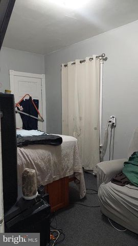 825 WALNUT AVE, Trenton, NJ 08609
