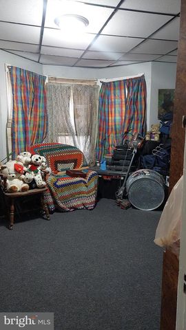 825 WALNUT AVE, Trenton, NJ 08609