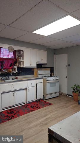 825 WALNUT AVE, Trenton, NJ 08609