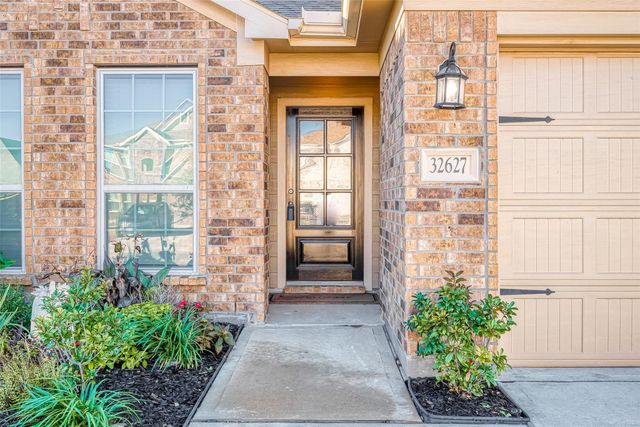 32627 Dew Crest Street, Fulshear, TX 77423