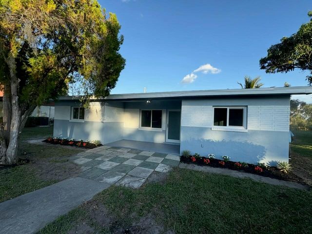 4610 Sunset Boulevard, Fort Pierce, FL 34982