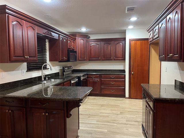 627 Meadowbrooke Place, Duncanville, TX 75137