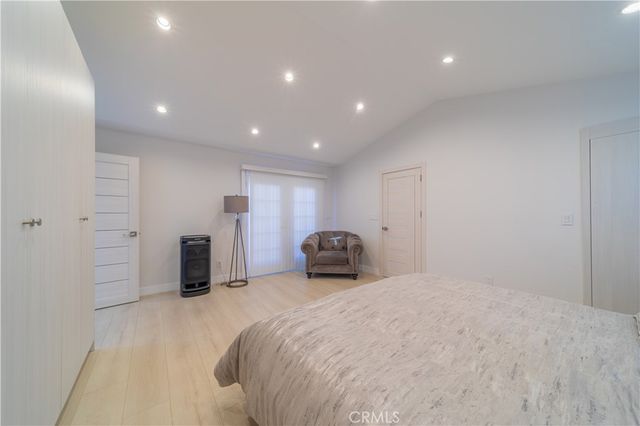 902 E WALNUT Avenue, Burbank, CA 91501