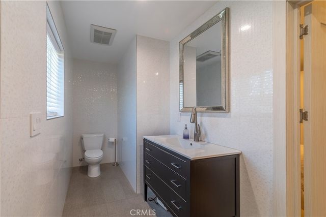 902 E WALNUT Avenue, Burbank, CA 91501