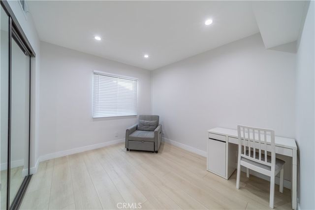 902 E WALNUT Avenue, Burbank, CA 91501