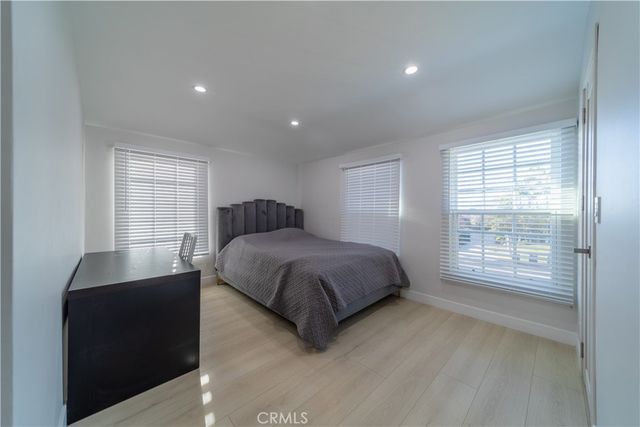 902 E WALNUT Avenue, Burbank, CA 91501