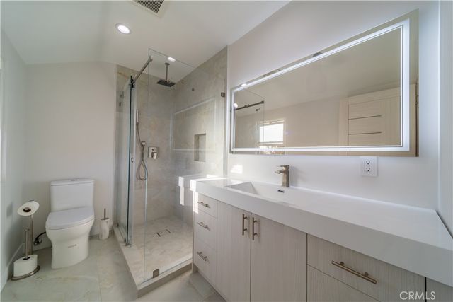 902 E WALNUT Avenue, Burbank, CA 91501