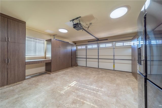 902 E WALNUT Avenue, Burbank, CA 91501