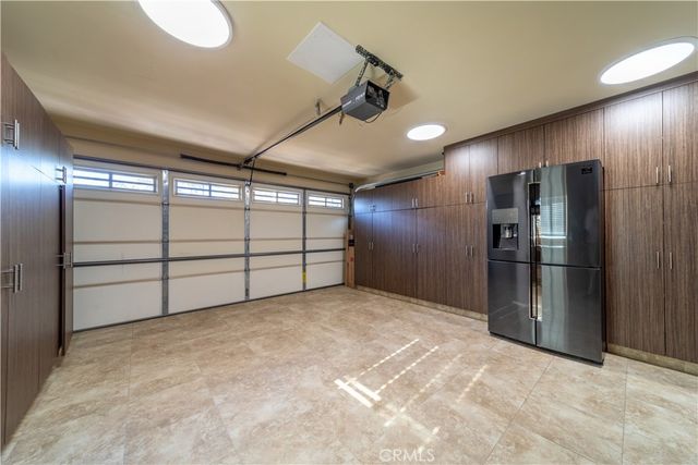 902 E WALNUT Avenue, Burbank, CA 91501