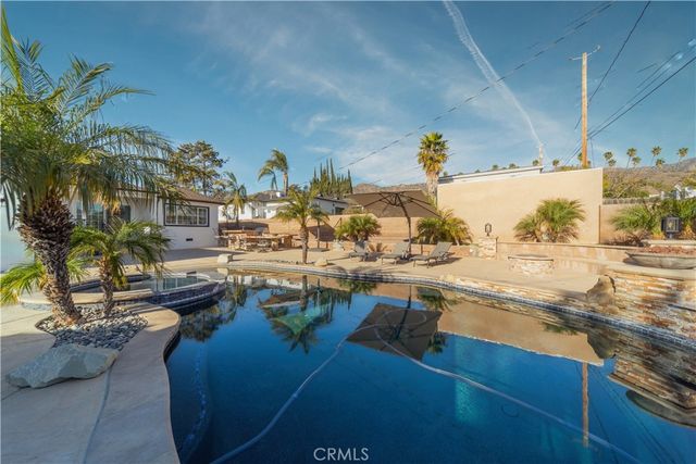 902 E WALNUT Avenue, Burbank, CA 91501