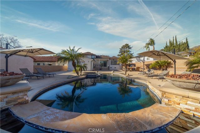 902 E WALNUT Avenue, Burbank, CA 91501