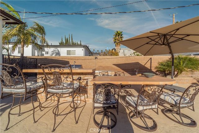 902 E WALNUT Avenue, Burbank, CA 91501