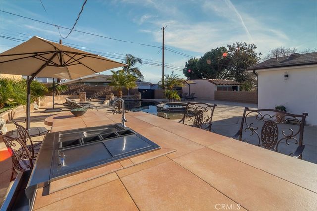 902 E WALNUT Avenue, Burbank, CA 91501