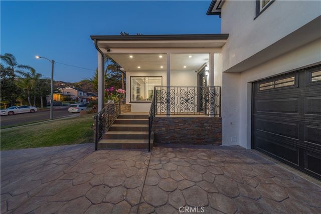 902 E WALNUT Avenue, Burbank, CA 91501