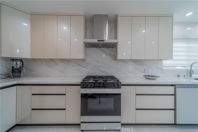 902 E WALNUT Avenue, Burbank, CA 91501