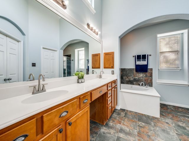 1517 Carriage Lane, Savannah, TX 76227