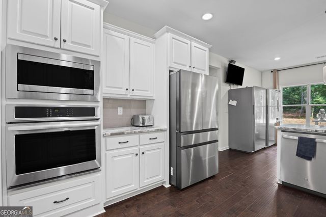242 Roberts Pond Road, Senoia, GA 30276