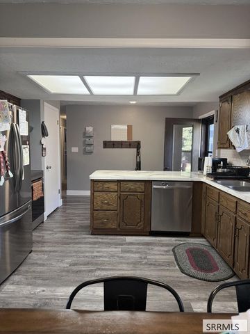 1565 Parkwood Circle, Idaho Falls, ID 83401