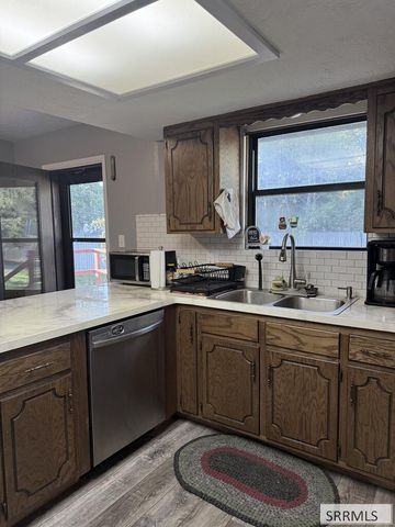 1565 Parkwood Circle, Idaho Falls, ID 83401