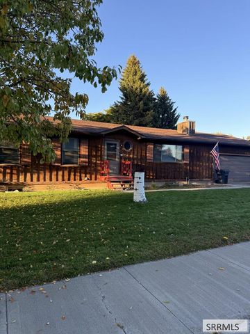 1565 Parkwood Circle, Idaho Falls, ID 83401