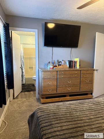 1565 Parkwood Circle, Idaho Falls, ID 83401