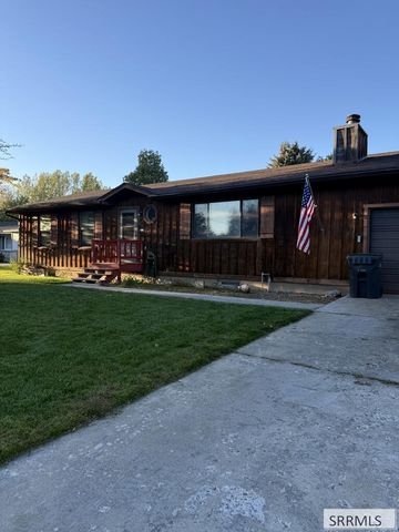 1565 Parkwood Circle, Idaho Falls, ID 83401