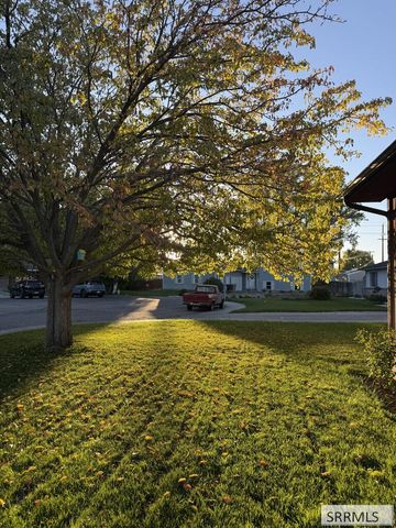 1565 Parkwood Circle, Idaho Falls, ID 83401