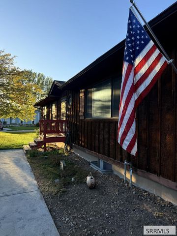 1565 Parkwood Circle, Idaho Falls, ID 83401